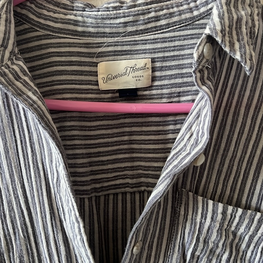 Universal Thread button up - Picture 2 of 3
